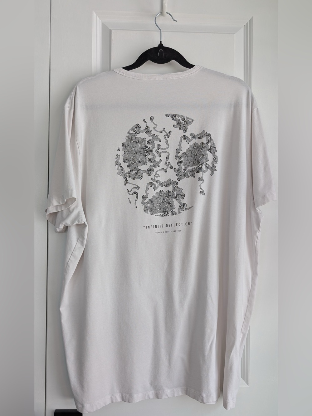 Vuori X Kelsey Brookes Infinite Reflection Men’s Graphic Tee White Size XXL